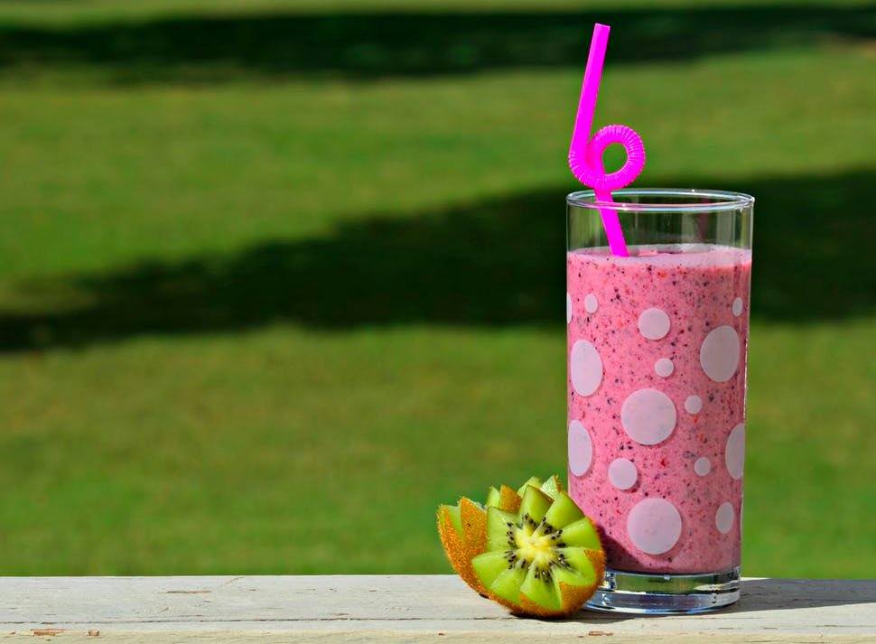 What’s the Difference Between Meal Replacement Shakes and Protein Shakes?